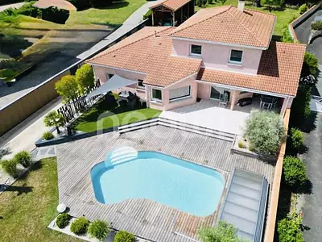 Marsat 63200 Achat / Vente maison 8 pièces t8 piscine