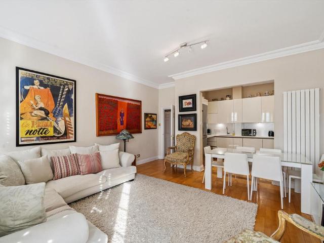 Marsault Court, Kew Foot Road. 3 bed flat to rent £7,000 pcm £1,615 pw