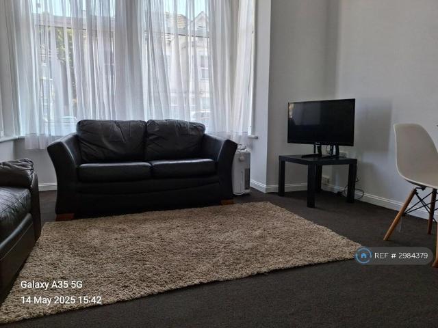 Marsden House, Bournemouth, BH5 2 bed flat to rent £1,100 pcm £254 pw