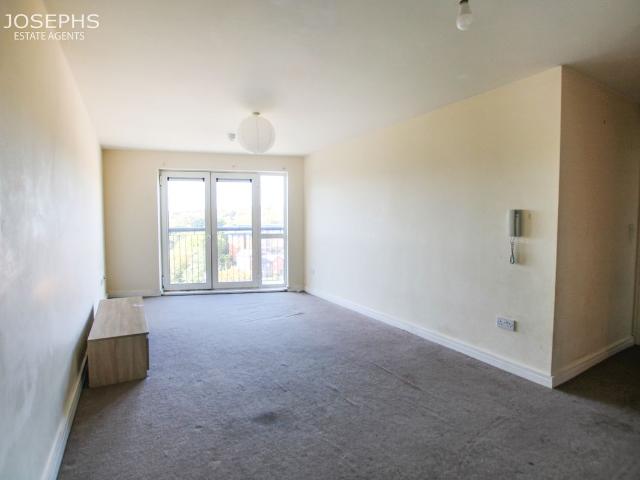 Marsden Road, Bolton BL1, 2 bed flat to rent, £850 pcm | PrimeLocation
