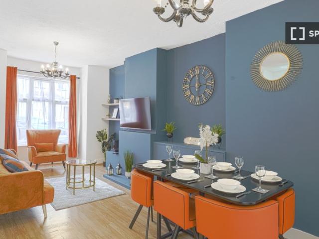 Marsden Road, London, N9 0SL, United Kingdom | 3 bed apartment for rent #109547389 | Rentberry