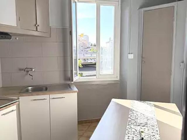 Marseille 3ème 13003 Achat / Vente appartement 2 pièces t2 au dernier étage
