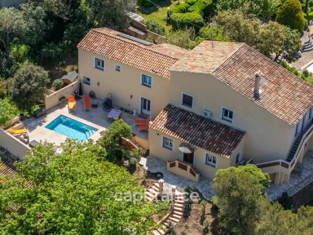 Marseille 11ème La Valentine/St Menet, Maison de 300m2 sur un Terrain de 2700m2 avec deux piscines, dépendances et garages