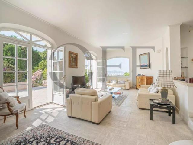 MARSEILLE 12? – DOMAINE PRIVÉ SÉCURISÉ Élégante propriété de 220 m² sur 1 660 m² de terrain paysager • 4 chambres • Piscine • Double garage