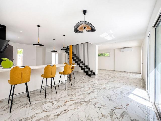MARSEILLE 12ème Arrdt. A 500 m du métro, Maison neuve 155 m² avec 5 chambres