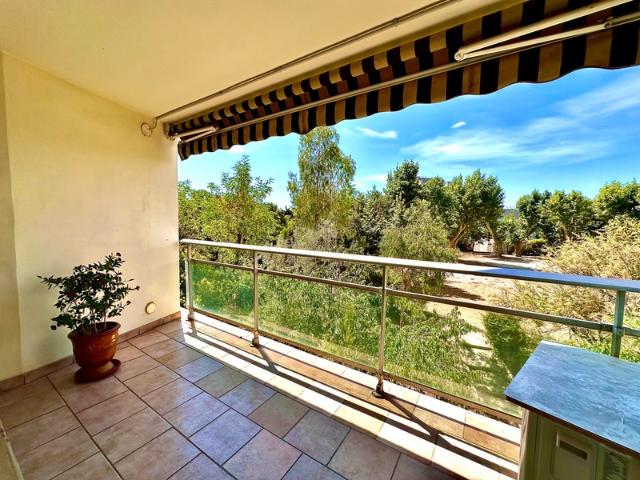 Marseille 13ᵉ, Saint Mitre, T4 de 80m2 entièrement refait à neuf avec terrasse, balcon et vue sur Parc Arboré