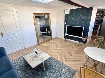 Marseille 1er – Rue Consolat | T2 rénové au dernier étage – Idéal investissement ou premier achat