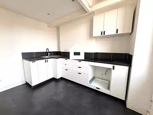 Marseille 1er 13001 Location appartement 2 pièces t2 au dernier étage