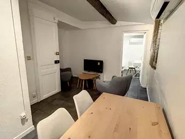 Marseille 1er 13001 Location appartement 2 pièces t2 au dernier étage