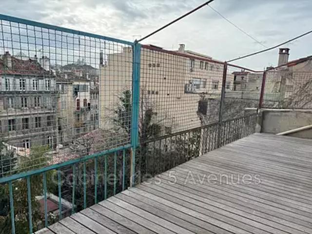 Marseille 1er 13001 Location appartement 2 pièces t2 au dernier étage terrasse