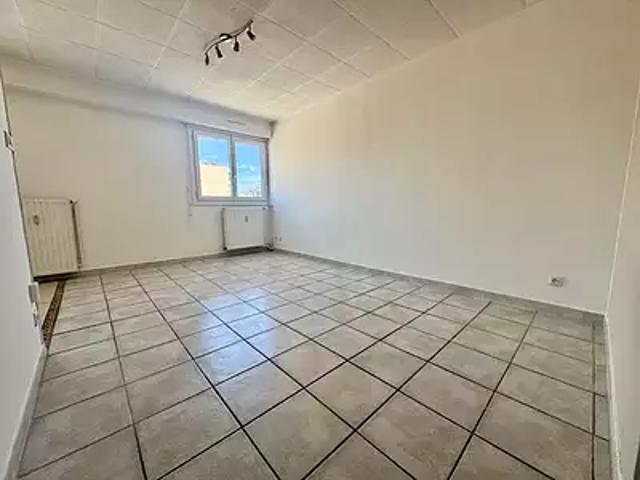 Marseille 5ème 13005 Location appartement 1 pièce t1 au dernier étage parking