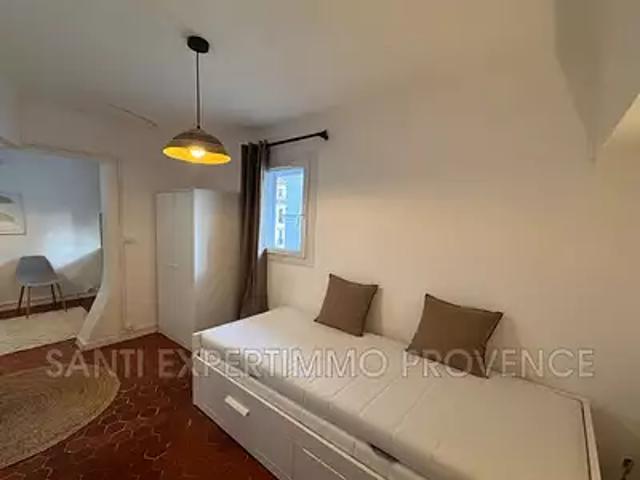 Marseille 6ème 13006 Location appartement 1 pièce t1 au dernier étage