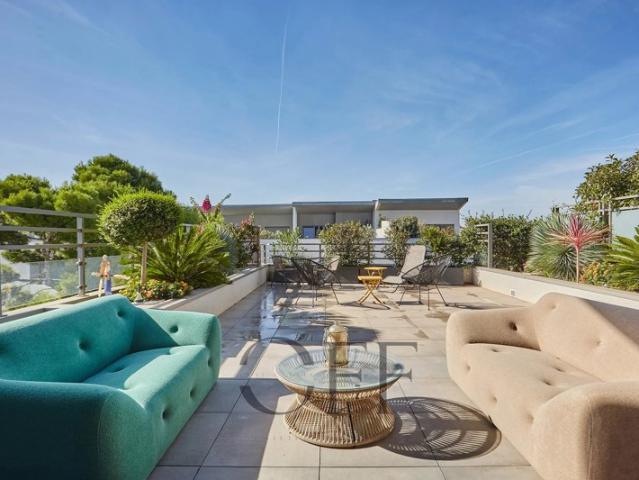 Marseille 8 Appartement duplex 2 chambres 100m2+ 70m2 de terrasse