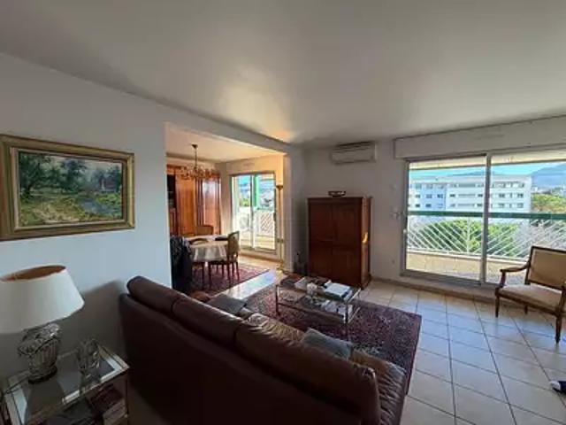 Marseille 8ème 13008 Achat / Vente appartement 2 pièces t2 terrasse cave