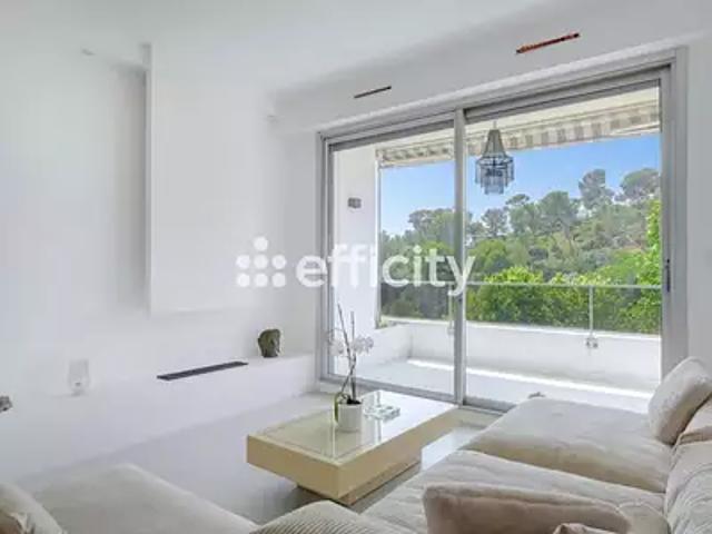 Marseille 8ème 13008 Achat / Vente appartement 2 pièces t2 au dernier étage piscine