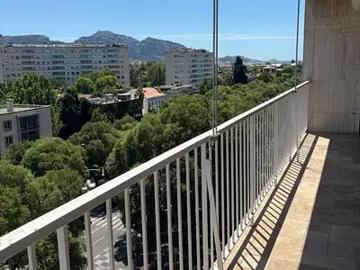 Marseille 8ème 13008 Location appartement 4 pièces t4 au dernier étage terrasse