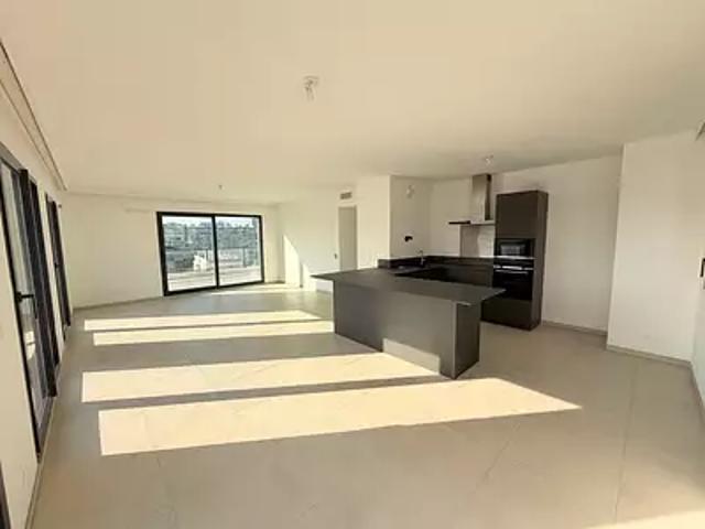 Marseille 8ème 13008 Location appartement 5 pièces t5