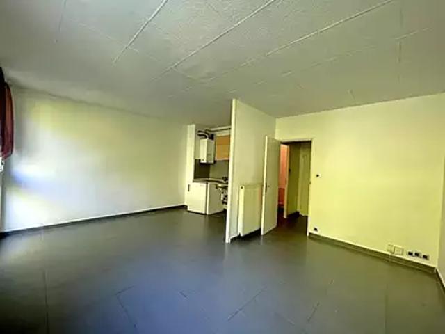 Marseille 8ème 13008 Location appartement 1 pièce t1 au dernier étage