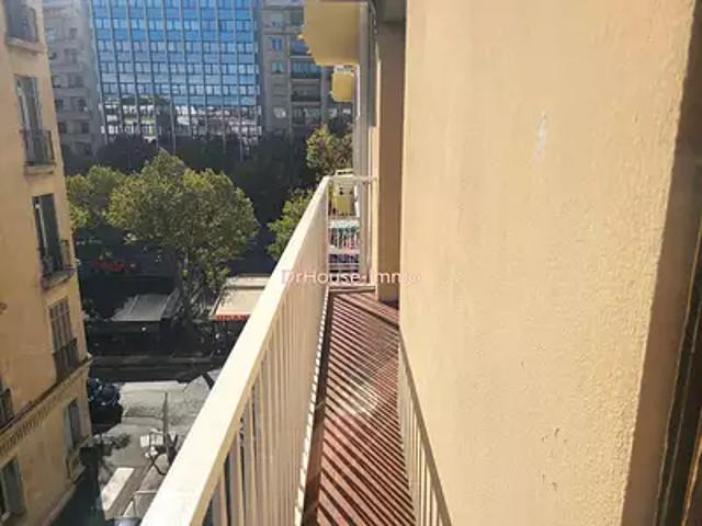 Marseille 8ème 13008 Location appartement 2 pièces t2 au dernier étage