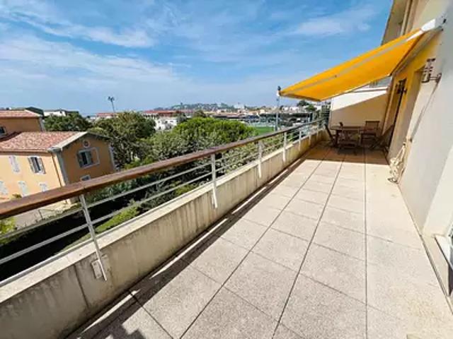 Marseille 8ème 13008 Location appartement 3 pièces t3 terrasse parking