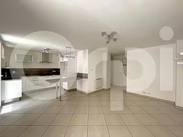 Marseille 8ème 13008 Location appartement 3 pièces t3 cave balcon