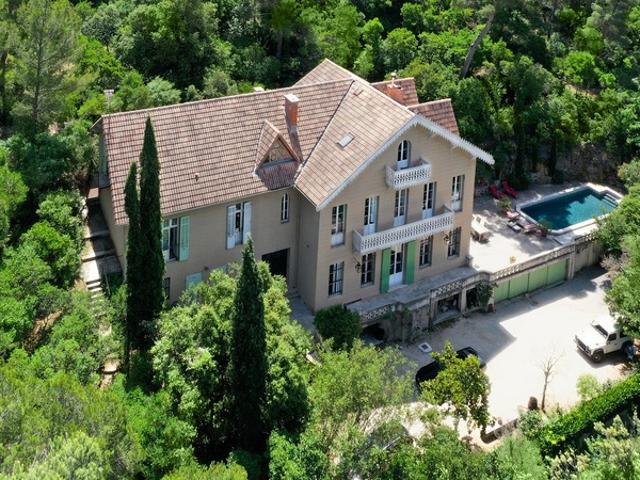 Marseille 9éme, Parc National des Calanques, Maison de Maître de 500 m² avec son parc de 2 Hectares, 11 studios