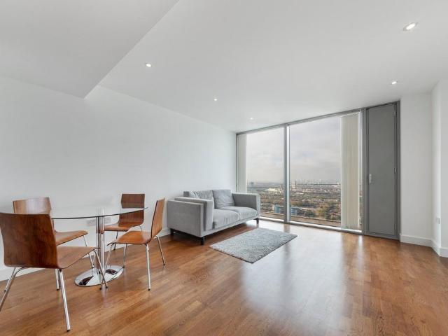 Marsh Wall, London, E14 1 bed apartment to rent £2,600 pcm £600 pw
