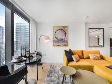 Marsh Wall London E14 1 bed flat to rent £2,925 pcm £675 pw