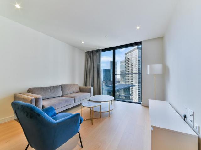 Marsh Wall, London E14 1 bed property to rent £3,500 pcm £808 pw