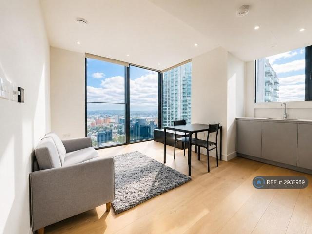 Marsh Wall, London, E14 2 bed flat to rent £3,200 pcm £738 pw