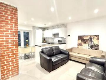 Marsh Avenue, London, CR4 2JN, United Kingdom | 2 bed house for rent #138222319 | Rentberry