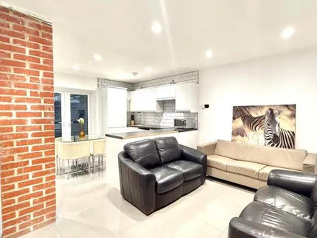 Marsh Avenue, London, CR4 2JN, United Kingdom | 2 bed house for rent #138222319 | Rentberry