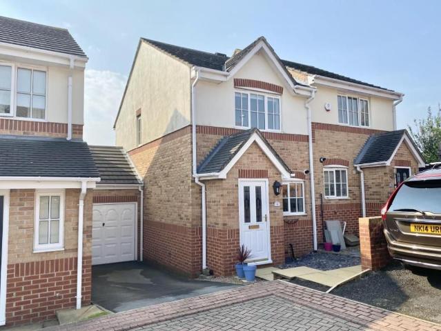 Marsh Court, Pudsey LS28, 2 bed property to rent, £975 pcm | PrimeLocation