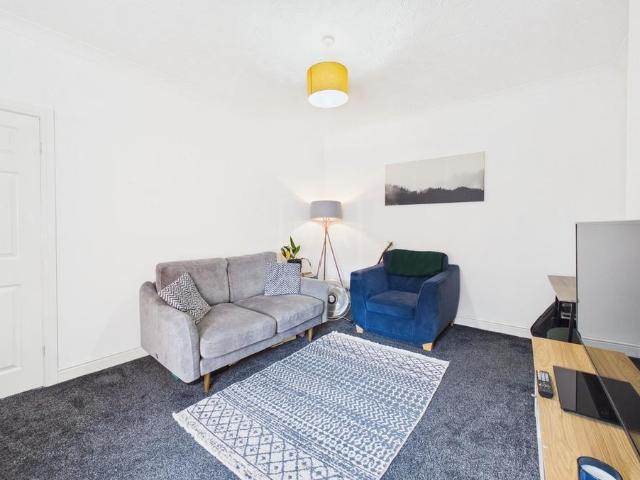 Marsh House Lane, Warrington, WA1 2 bed flat to rent £750 pcm £173 pw