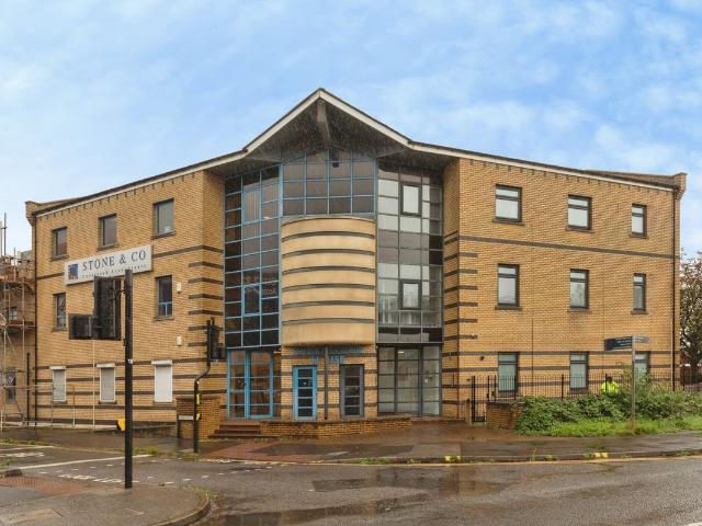 Marsh Road, Bristol BS3, 2 bed flat to rent, £1,500 pcm | PrimeLocation