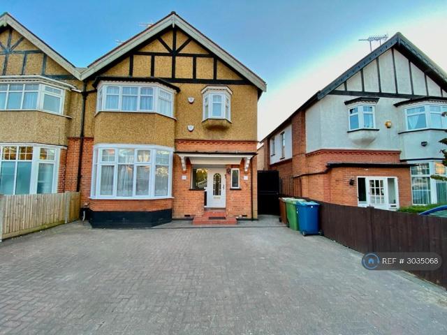 Marsh Road, Pinner, HA5 2 bed maisonette to rent £1,825 pcm £421 pw