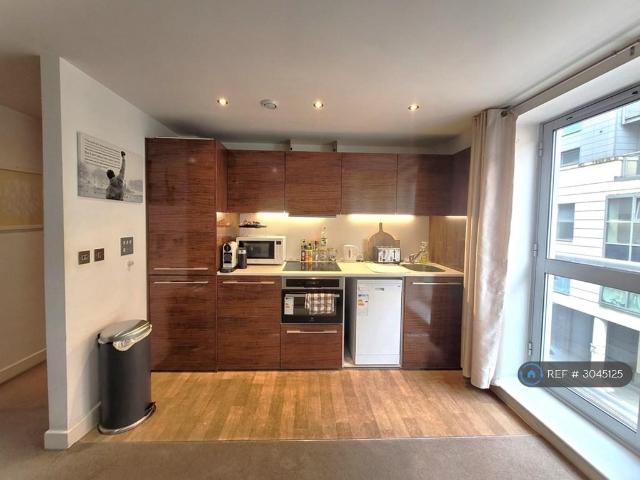 Marsh Street, Bristol, BS1 2 bed flat to rent £1,650 pcm £381 pw