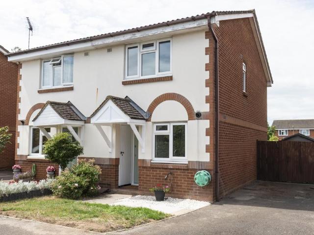 Marshall Place, New Haw KT15 2 bed semi detached house to rent £1,850 pcm £427 pw