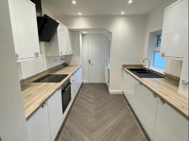 Marshall Street 4 bed house share to rent £1,852 pcm £427 pw