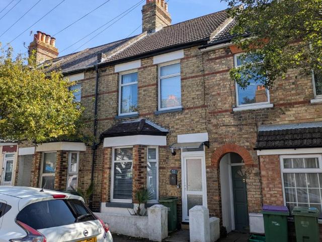 Marshall Street, Kent CT19 3 bed terraced house to rent £1,400 pcm £323 pw