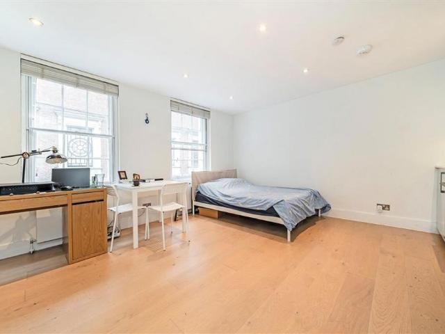 Marshall Street, London W1F Studio to rent £2,448 pcm £565 pw