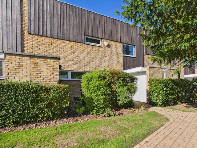 Marsham Lane, Gerrards Cross, Buckinghamshire SL9, 3 bed detached house to rent, £2,500 pcm | PrimeLocation