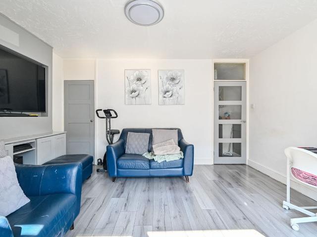 Marshfield Street E14, Isle Of Dogs, London, 2 bed maisonette to rent, £2,200 pcm | PrimeLocation