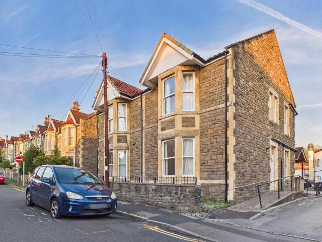 Marson Road, Clevedon 2 bed flat to rent £1,050 pcm £242 pw