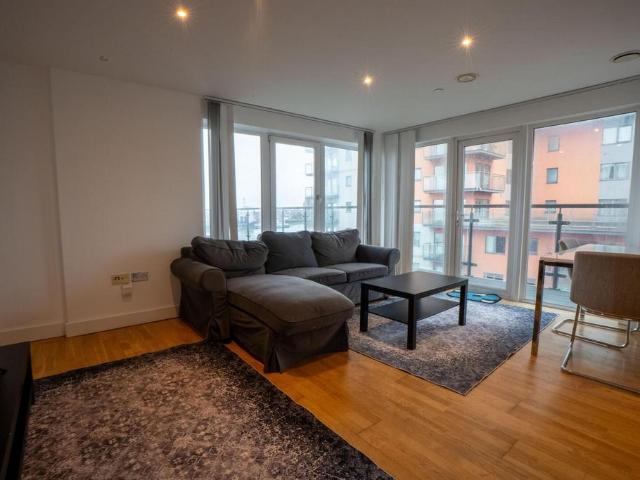 Mast Quay, London 2 bed flat to rent £1,900 pcm £438 pw