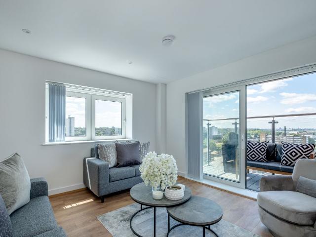 Mast Quay, Woolwich, London SE18, 2 bed flat to rent, £2,200 pcm | PrimeLocation