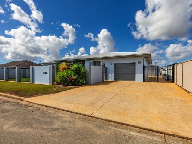 MASTER CRAFTSMAN BUILT HOME SURE TO DELIGHT