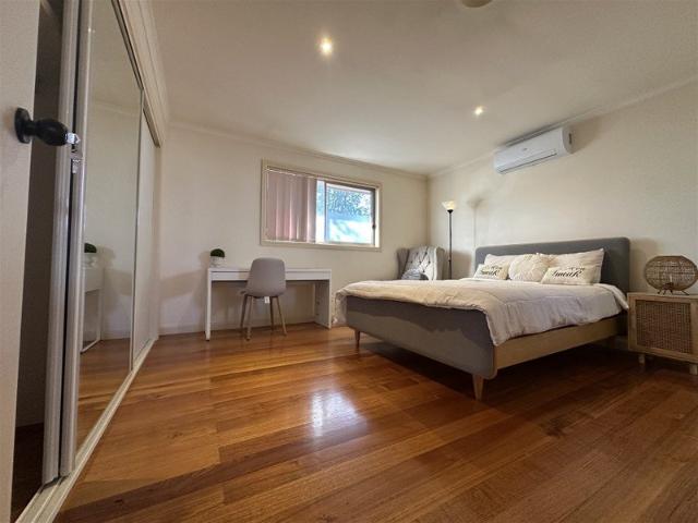 Master Bedroom Premium Furnished Close to Monash Uni Walkable to Clayton Train station and Clayton Shopping Plaza Shared House