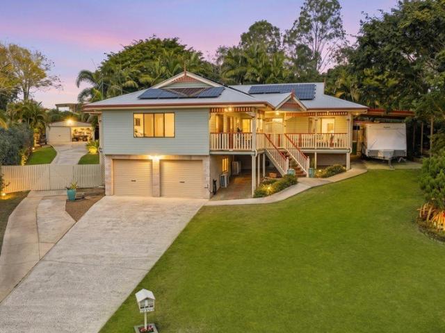 HALF ACRE FAMILY LIVING WITH SHED SPACE & ROOM TO GROW