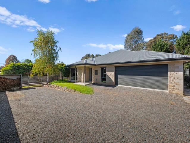 Master Built Perfection Modern, Manageable & Move In Ready